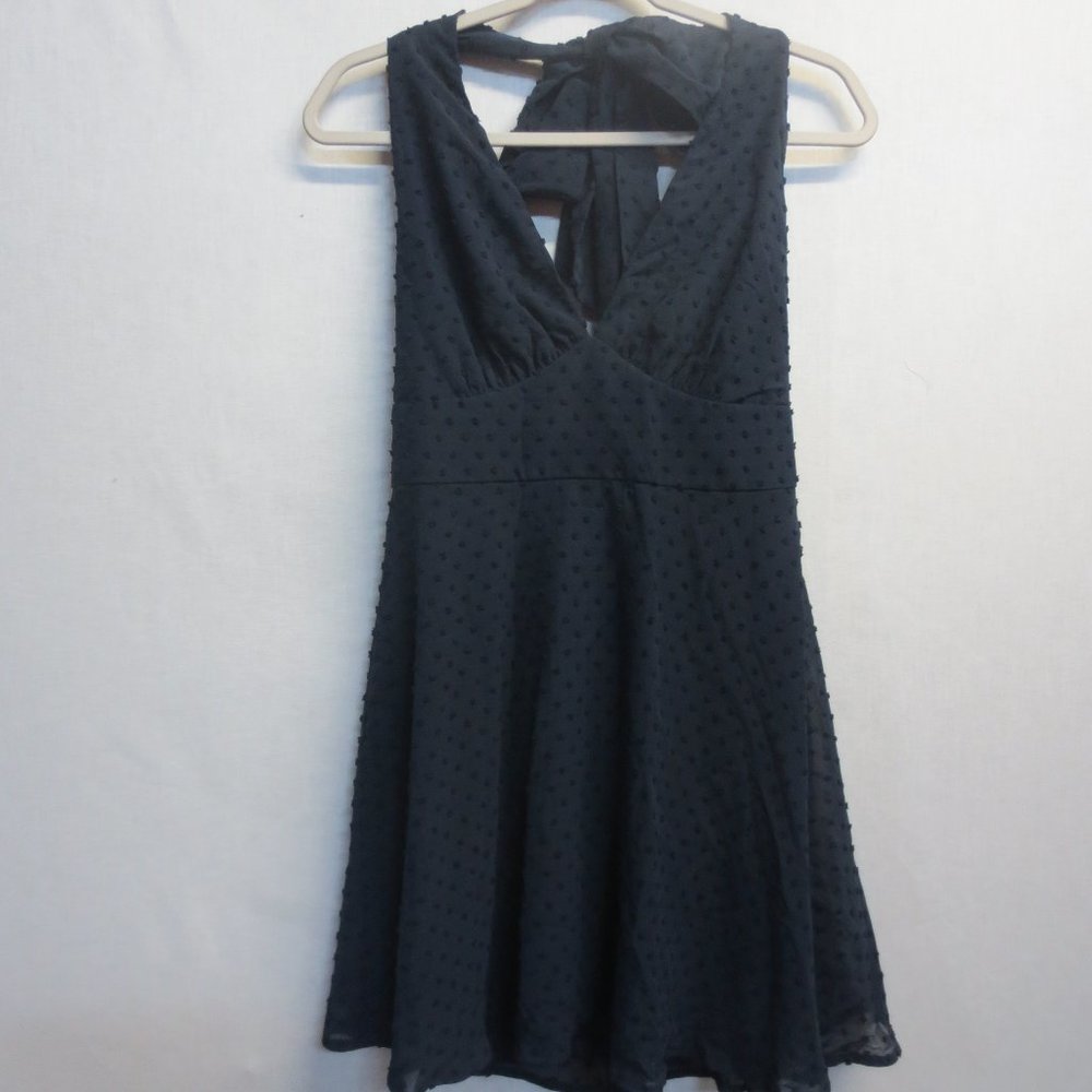 LULU'S NAVY TEXTURED HALTER DRESS - LADIES SIZE MEDIUM